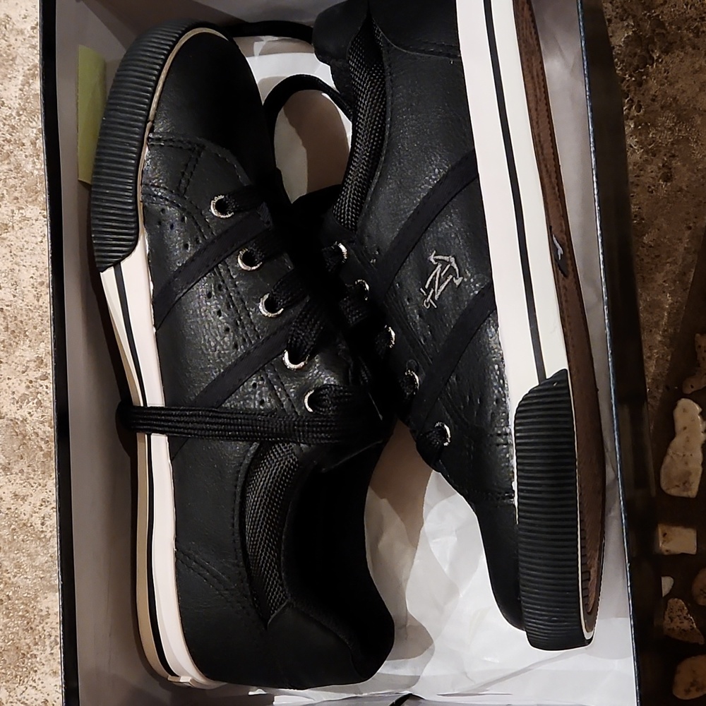 Brand New! Nautica youth sneakers US 4